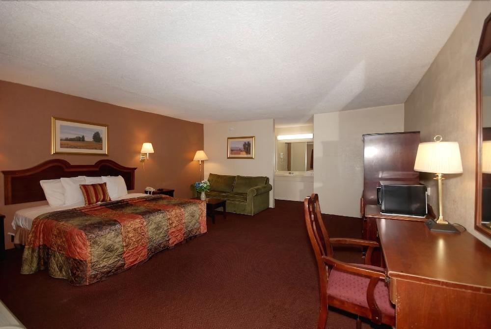 Country Hearth Inn & Suites Marietta Смирна Экстерьер фото