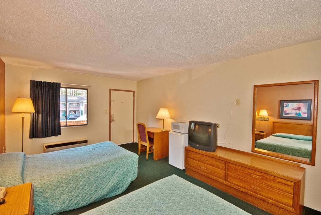 Country Hearth Inn & Suites Marietta Смирна Номер фото