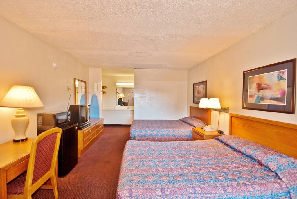 Country Hearth Inn & Suites Marietta Смирна Номер фото