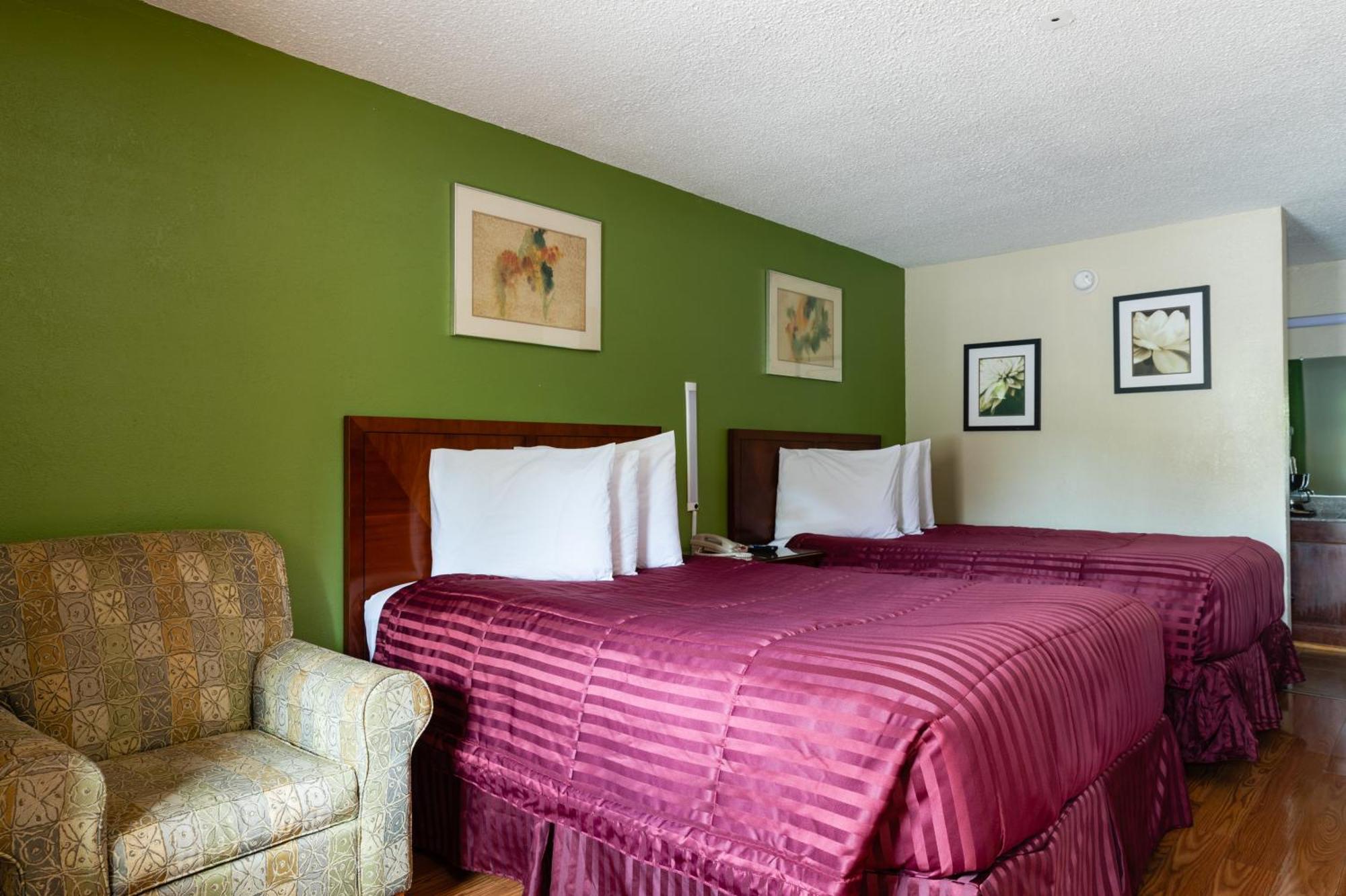 Country Hearth Inn & Suites Marietta Смирна Экстерьер фото