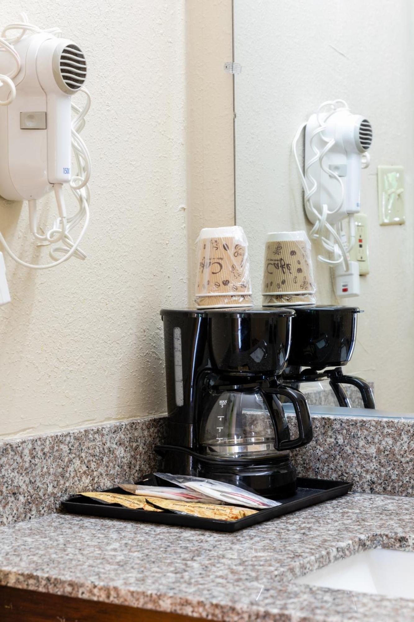 Country Hearth Inn & Suites Marietta Смирна Экстерьер фото