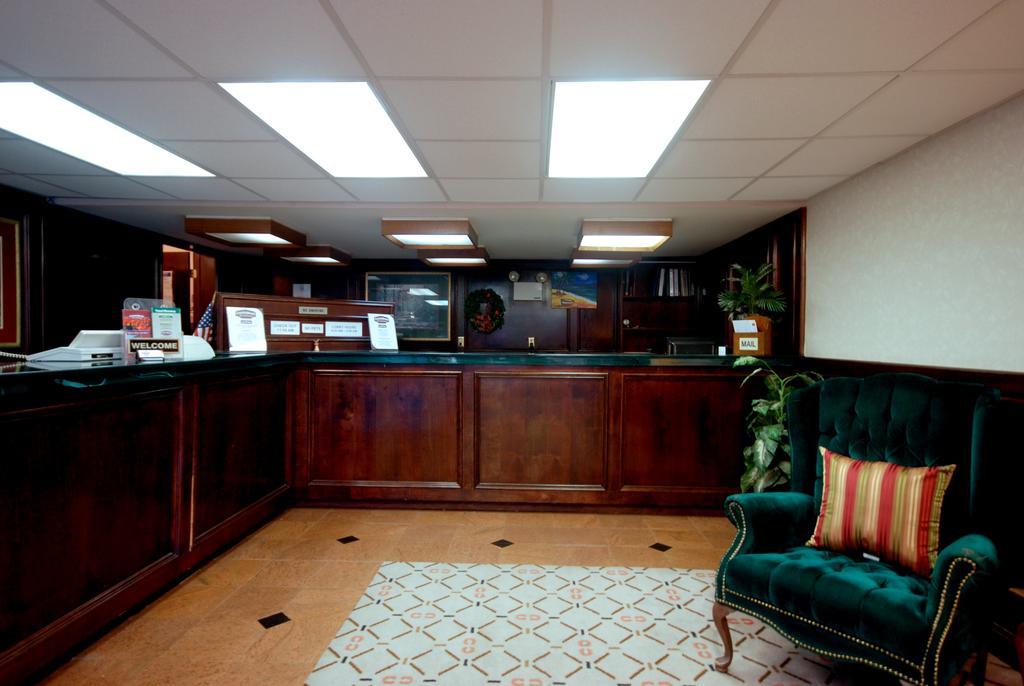 Country Hearth Inn & Suites Marietta Смирна Экстерьер фото